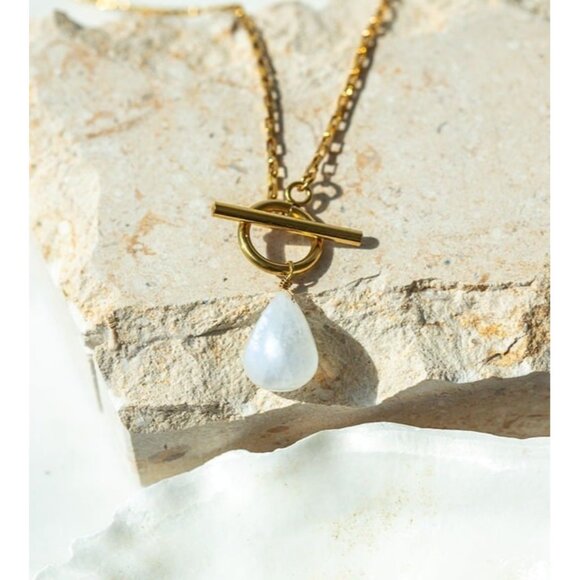 Stunning Moonstone Pendant Necklace 18K WATERPROOF Gold Chain with Toggle Clasp - Picture 6 of 12